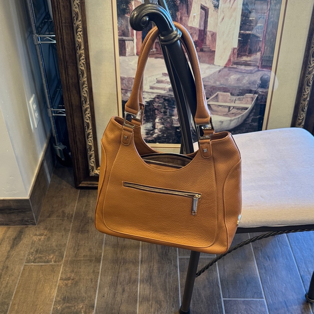 Elegant Tan Leather Shoulder Bag